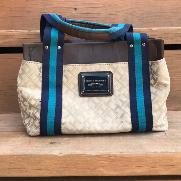 Tommy Hilfiger Handbags - Tommy Hilfiger shoulder handbag